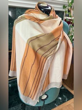 Soft Feminine Geometric Silk Scarf in Orange Cream Olive 21x68 In Good Condition